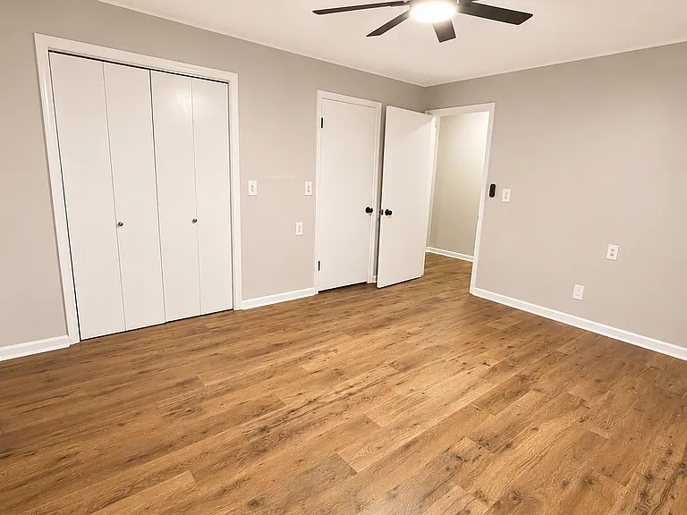 501 W Franklin St — Photo 14