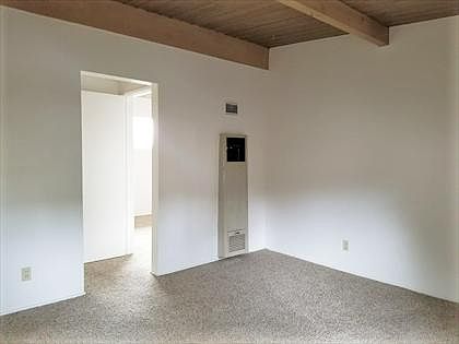 2nd image of 627 De La Vina St APT 4