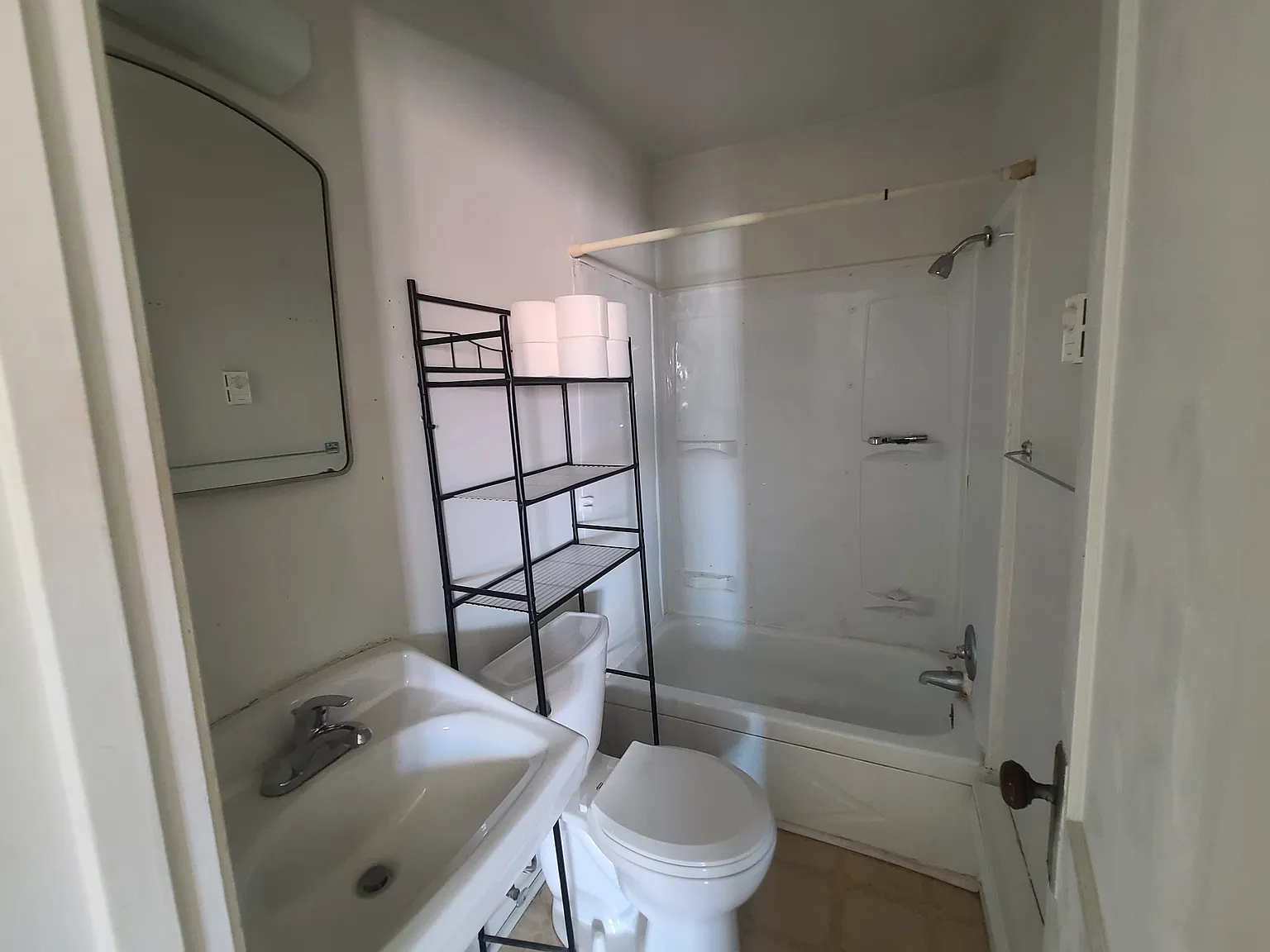 1 bed, 600 sqft, $750 — Photo 3