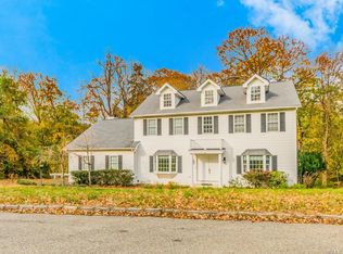 6 Drake Ln, White Plains, NY 10607