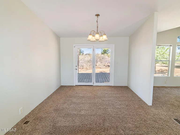 1040 W Barbara Pl — Photo 4