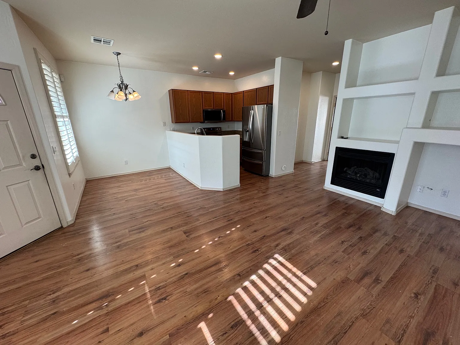 Strada Townhome — Photo 4