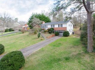 105 Pine Tree Dr, Swannanoa, NC 28778