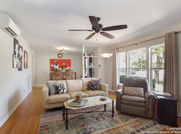 4th image of 3252 W Woodlawn Ave