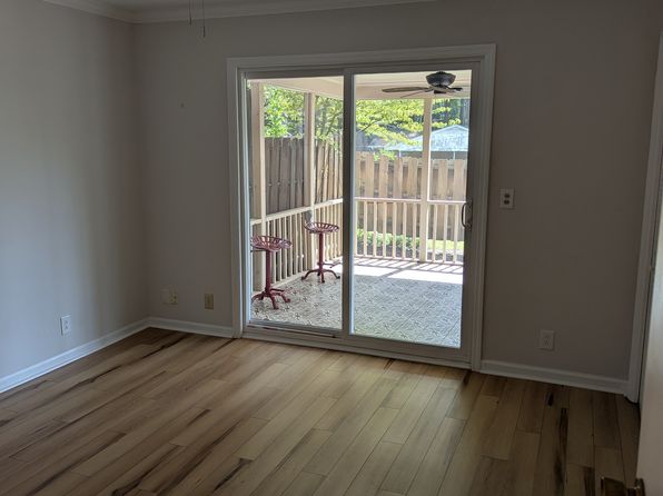 570 S May St APT 22