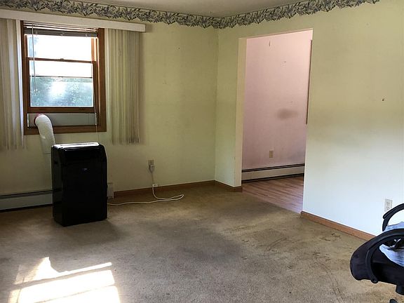 3rd image of 4A Carmel Drive