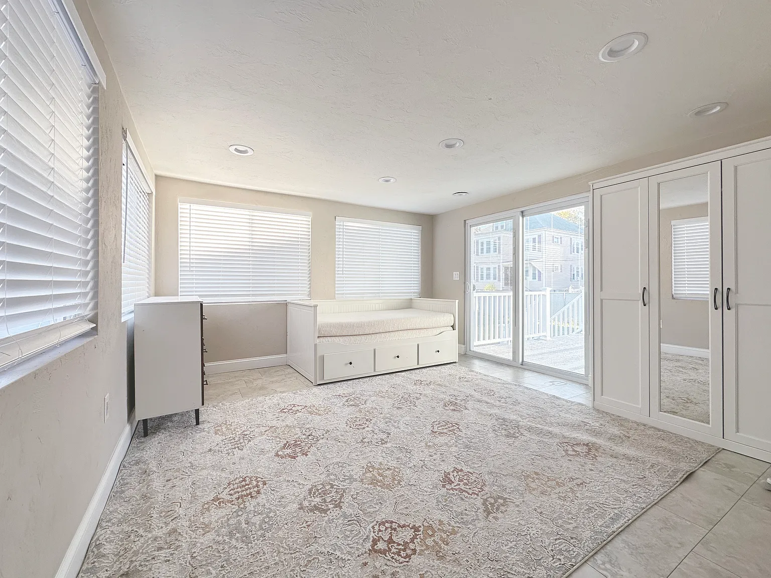 40 Linwood St — Photo 3