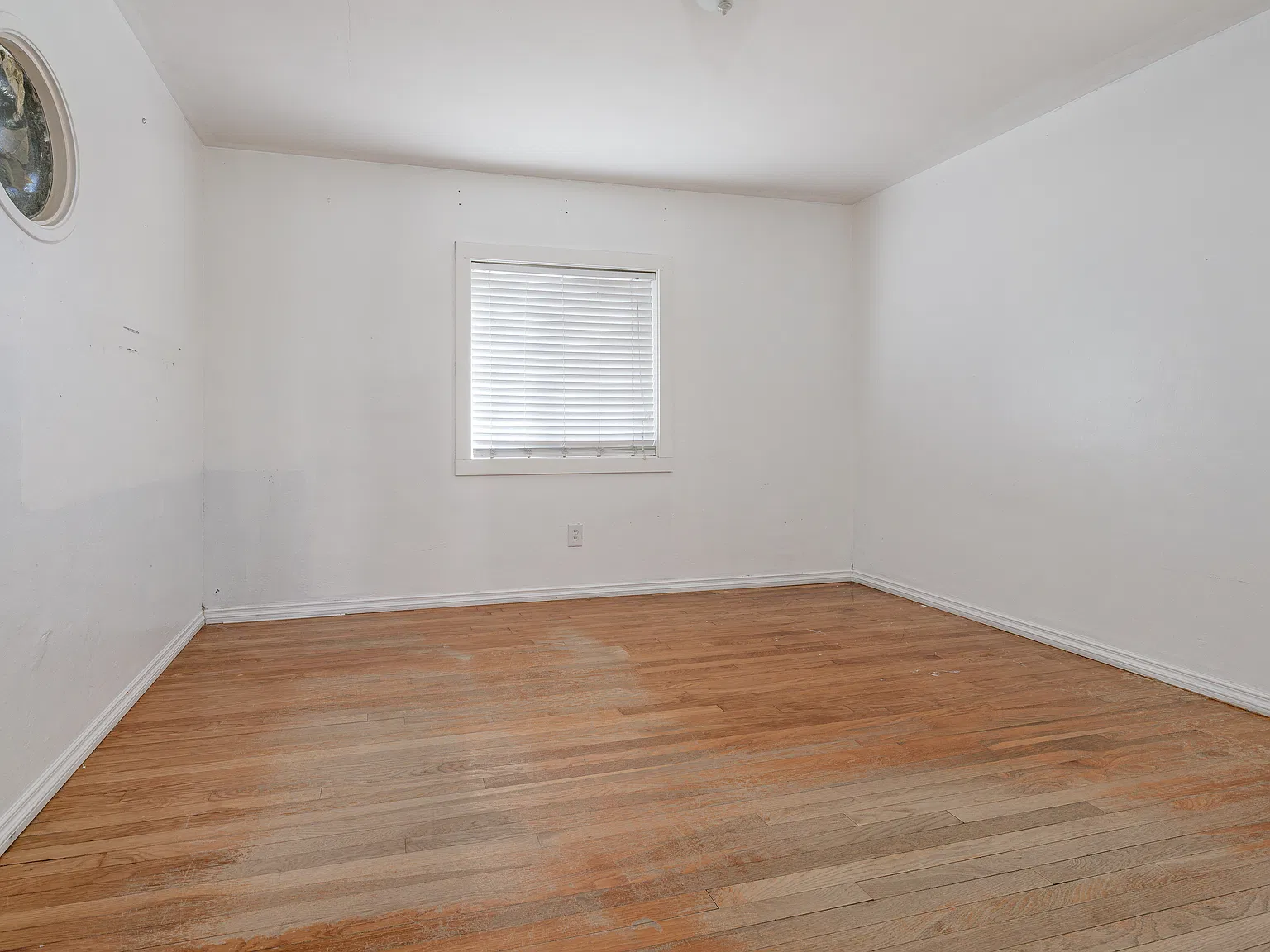 2 bed, 910 sqft, $2,800 — Photo 2