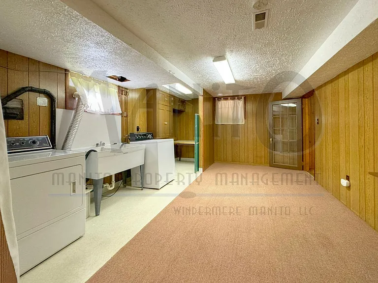 3321 N Columbia Cir — Photo 36