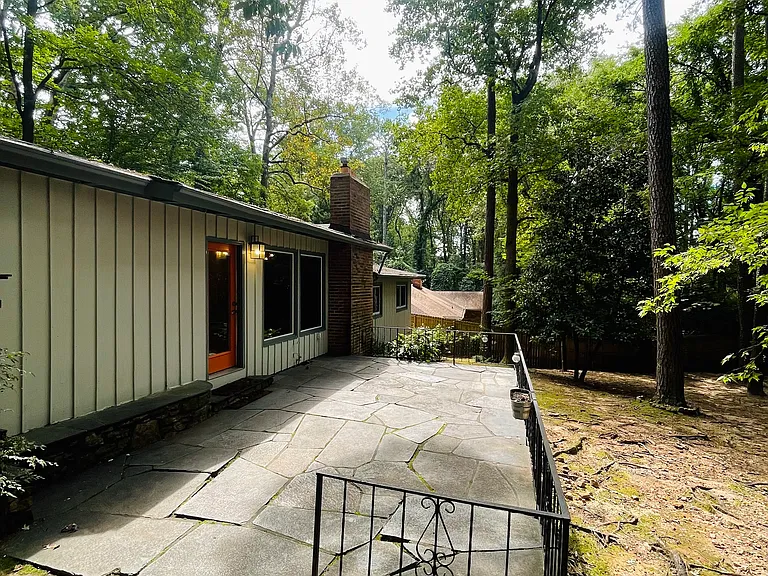 2338 Tanglewood Cir NE — Photo 40