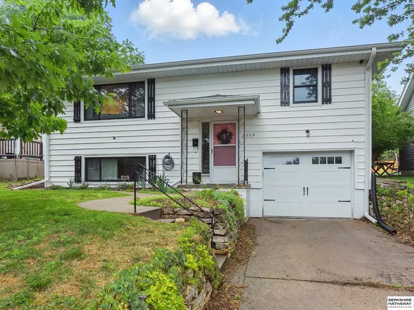2309 N 70th St, Omaha, NE 68104
