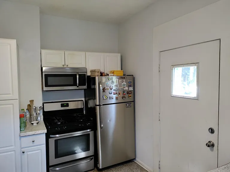 339 Spahr St #2 — Photo 7