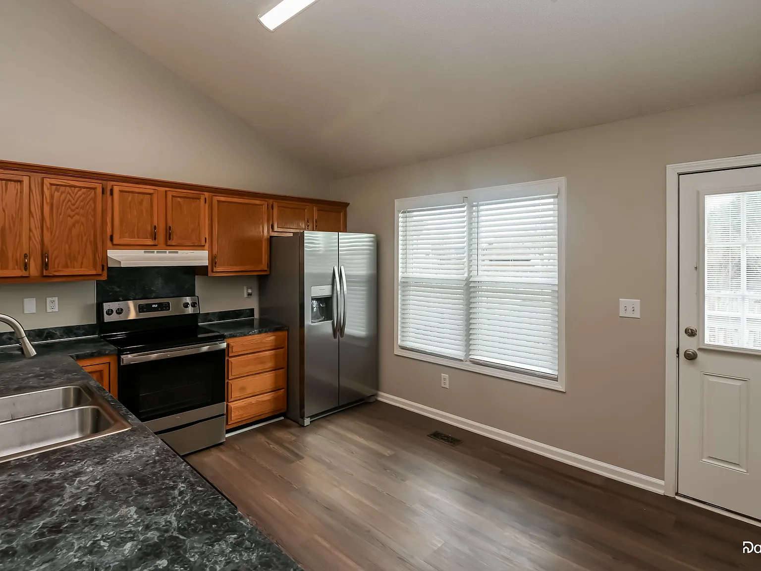 3 bed, 2.0 bath, 1250 sqft, $1,835 — Photo 4