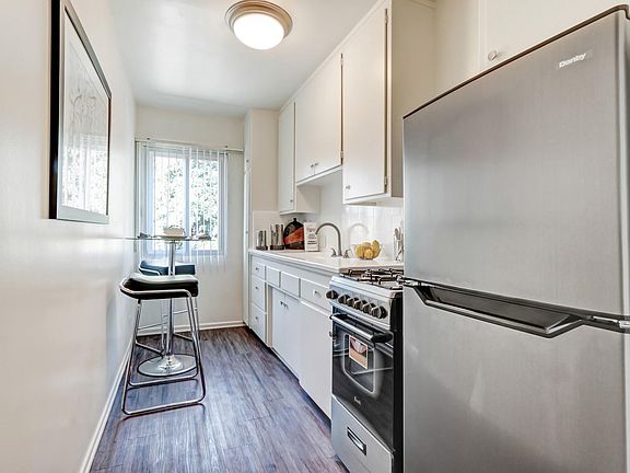 2nd image of 1729 Beloit Ave APT 33