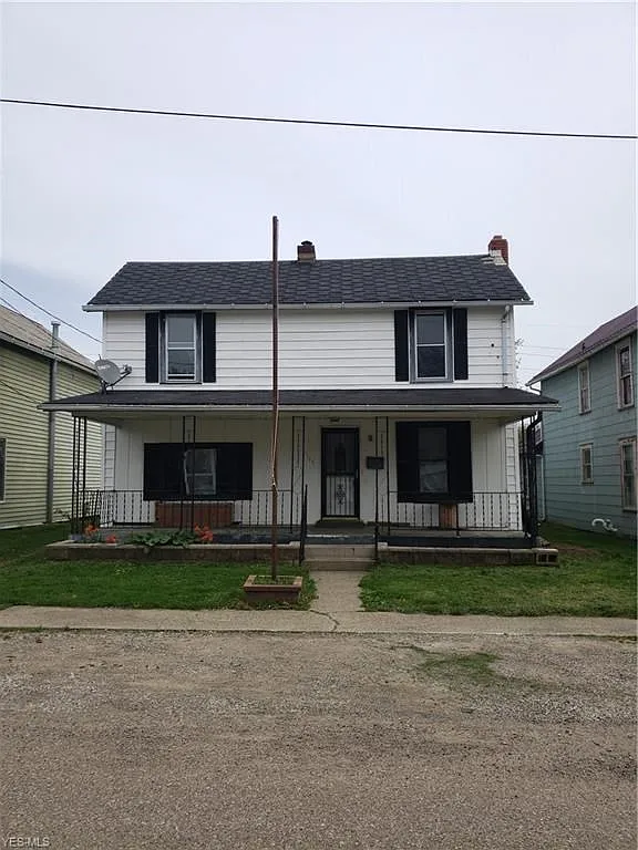566 Wilson Ave photo 1