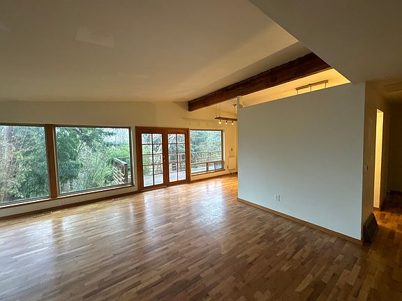4th image of 3027 Fauntleroy Ave SW