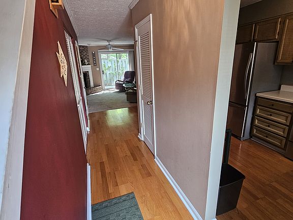 4th image of 830 44th Ave N APT C2