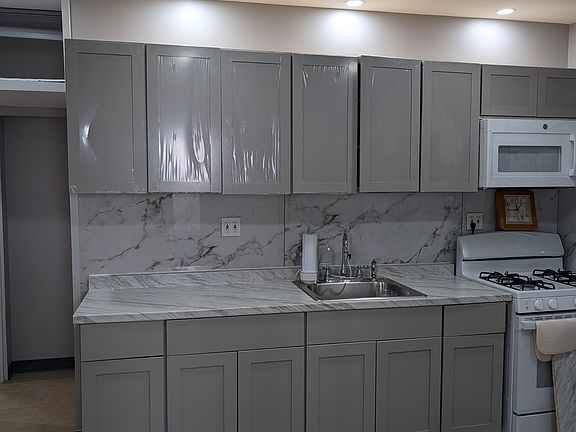 5th image of 269 N Washington St #1N