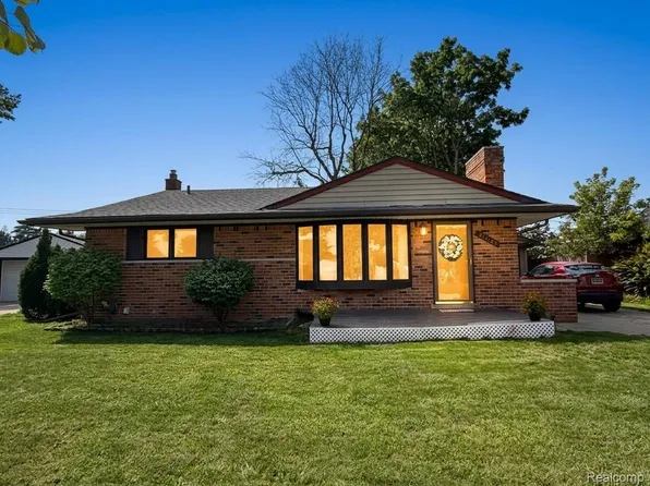 31687 Norrid Cir, Warren, MI 48092