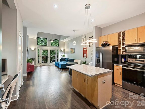 4th image of 694 N Davidson St