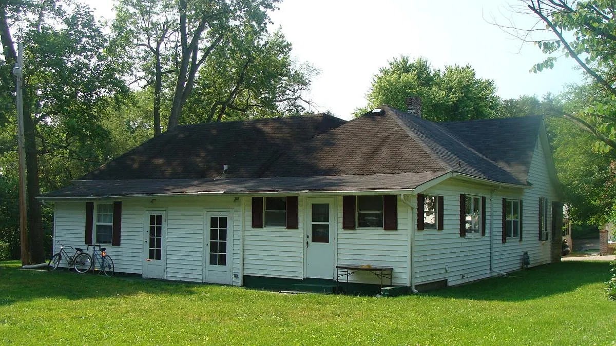 4 bed, 1680 sqft, $2,400 — Photo 2
