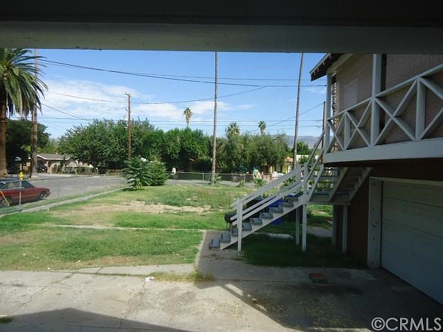 1st image of 999 W 10th St