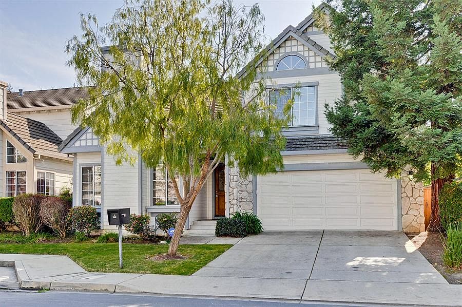 1st image of 402 Wembley Ct