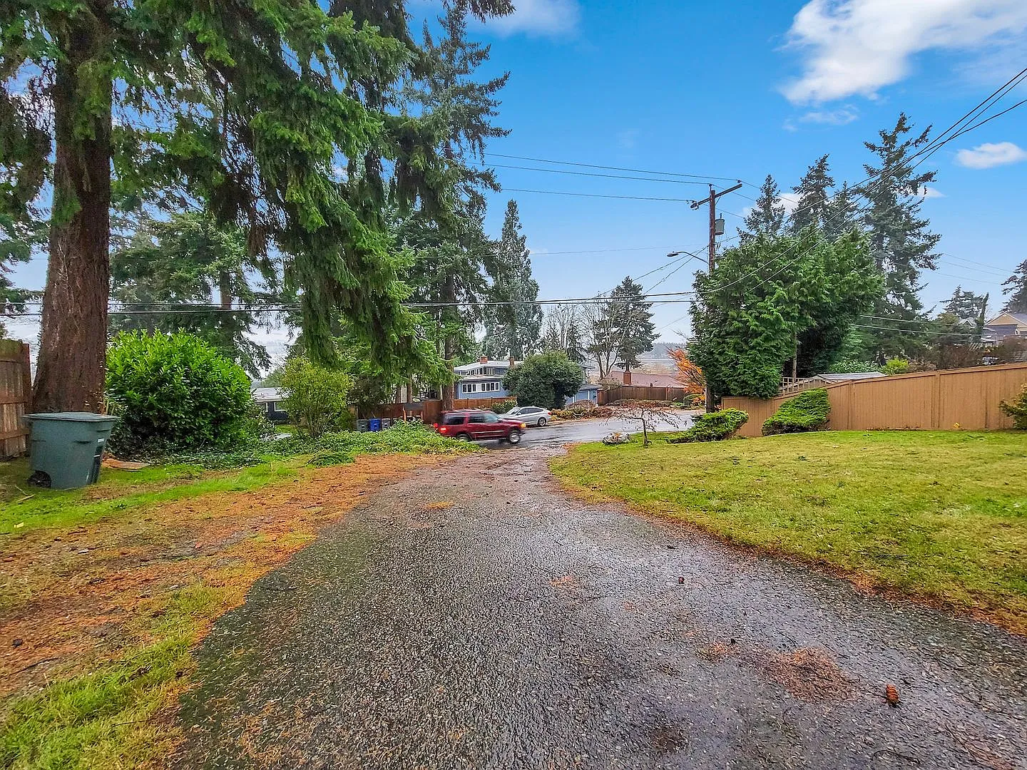 Cozy rambler with large outdoor space — Photo 2
