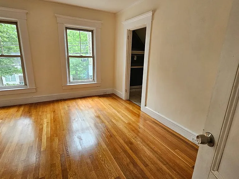 605 Hall St — Photo 14