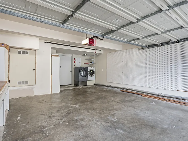 2063 Village Ln — Photo 19