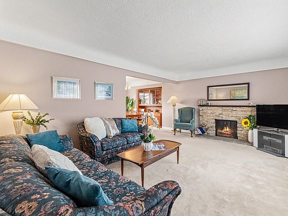 3rd image of 4830 Southlawn Dr