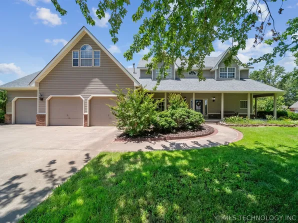 1805 NE Oakridge Dr, Claremore, OK 74017