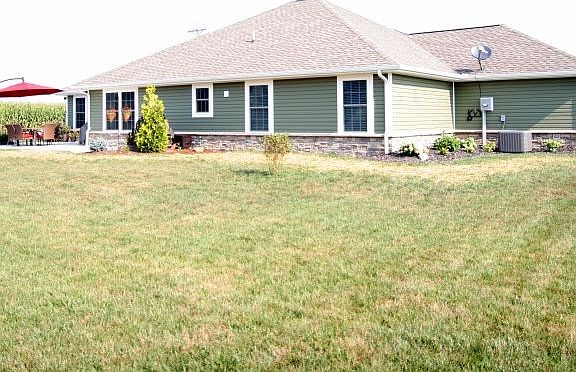 4th image of 4890 W Pebble Dr