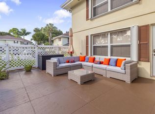 18 Amherst Ct APT D, Royal Palm Beach, FL 33411