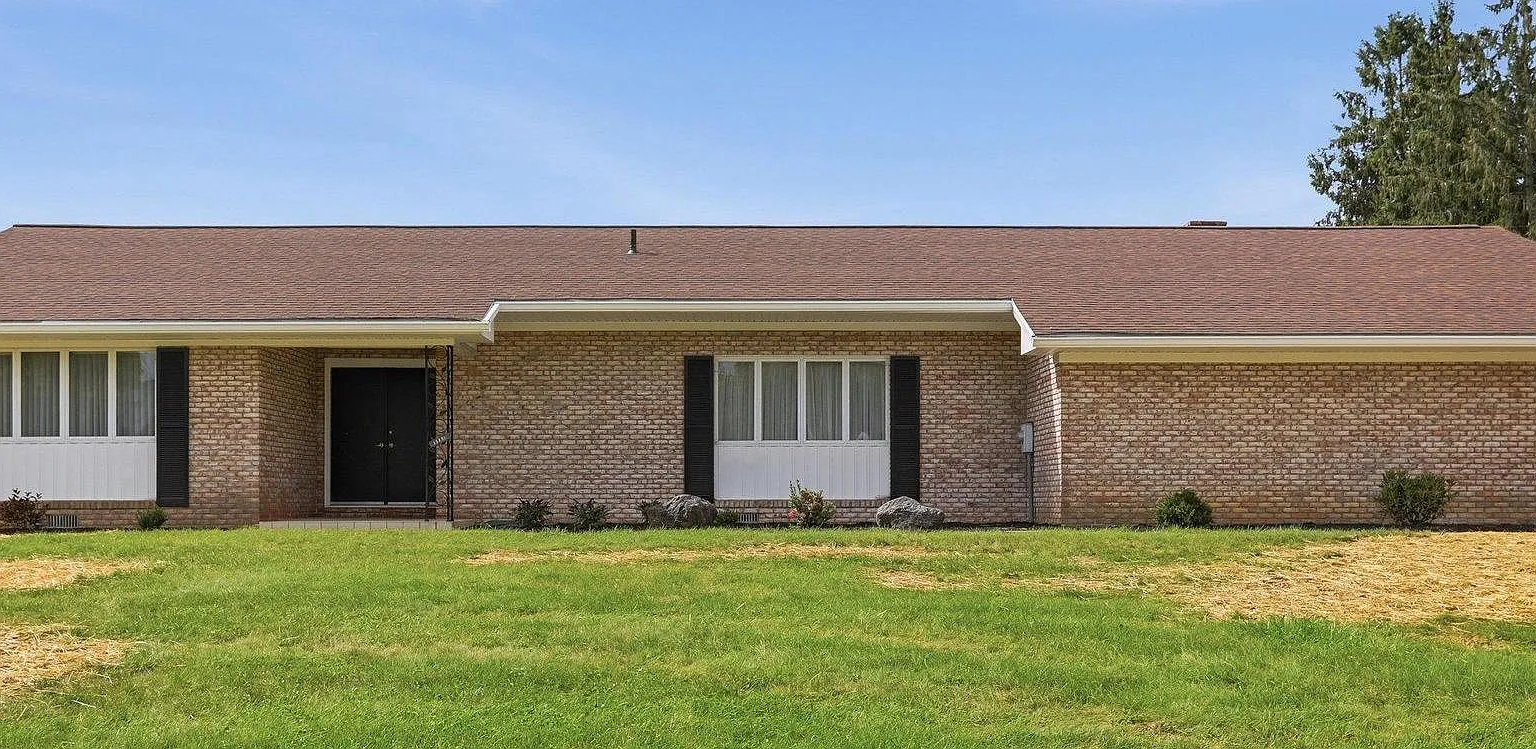 2 bed, 2.5 bath, 1977 sqft, $2,200 — Photo 2