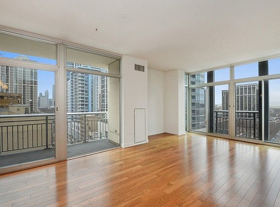3rd image of 1400 S Michigan Ave APT 600