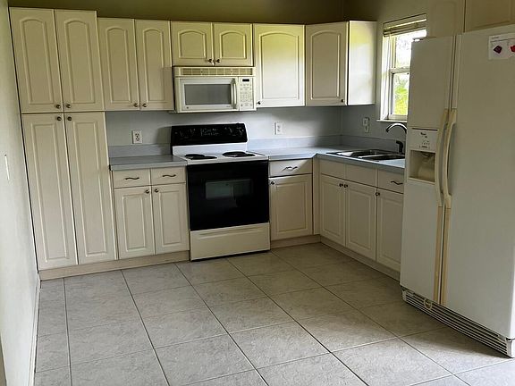 4th image of 872 Autumn St SE