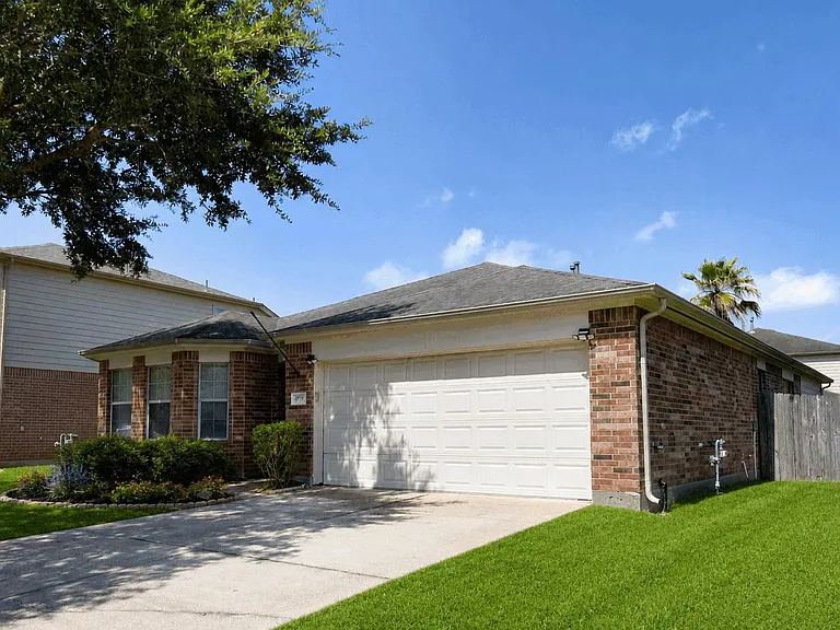 4717 Foster Hill Ct — Photo 1