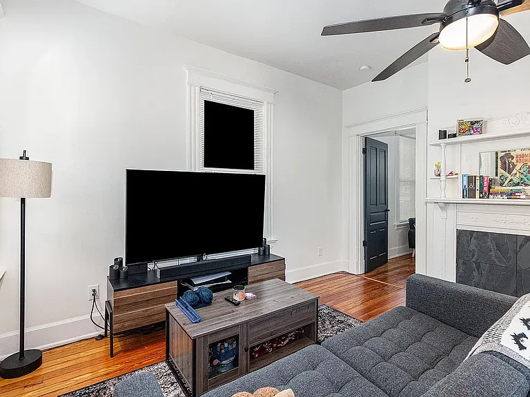 251 W 8th St #2 — Photo 7