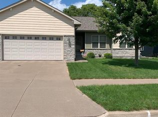 1552 Olde Brandy Ln, Davenport, IA 52807