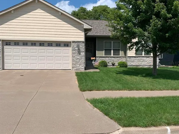 1552 Olde Brandy Ln, Davenport, IA 52807