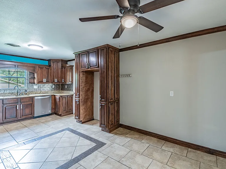 7824 Davenport Ave — Photo 11