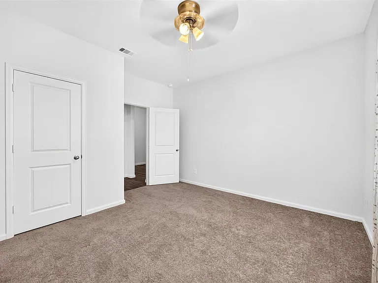 1024 Banyon Tree Ln — Photo 10