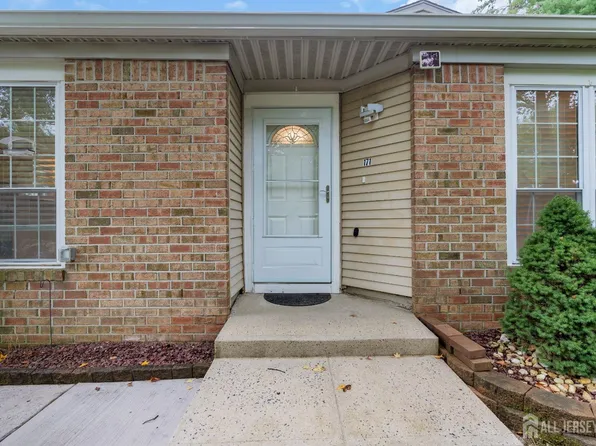 171 Bristol Ct, Old Bridge, NJ 08857