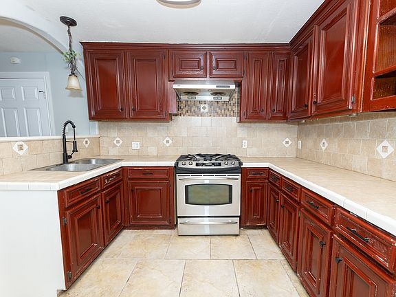 5th image of 318 W Avenue B