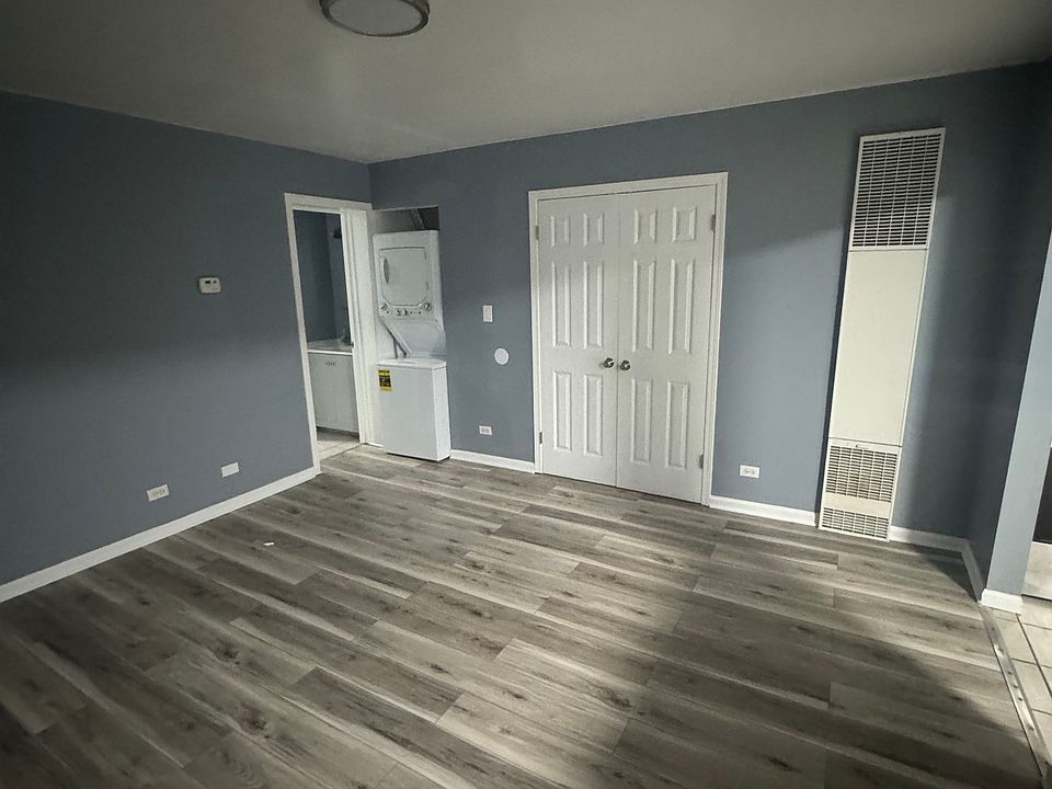 1st image of 6222 W Addison St #1