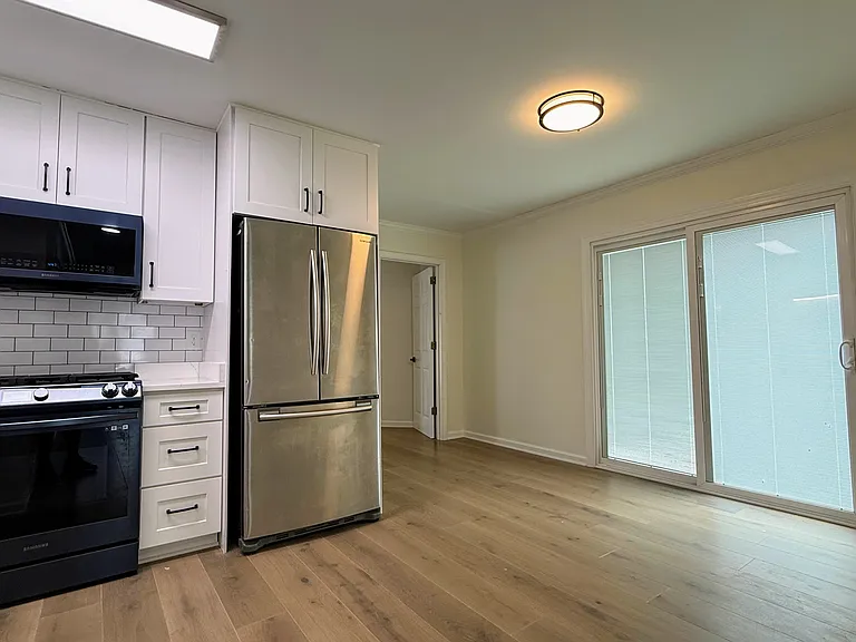1221 Carriage Park Dr — Photo 14