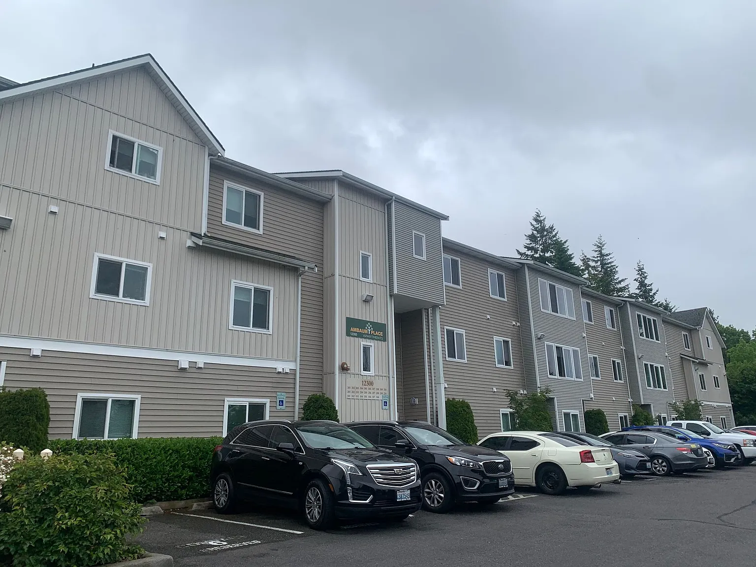 Ambaum Place I | Modern Apartment Homes w/ In-Unit Laundry! — Photo 3