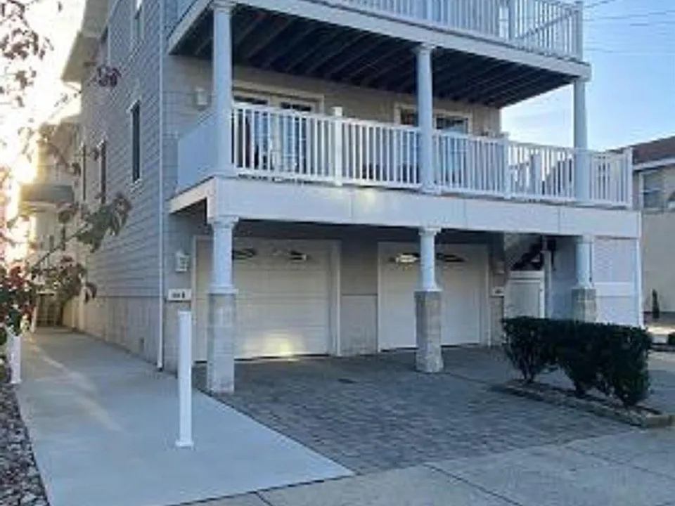 18 N Adams Ave #FRONT
