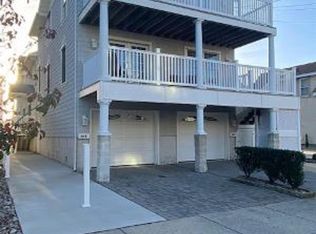 18 N Adams Ave, Margate, NJ 08402